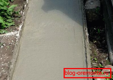 1 частина цемента.3 частини піску (він повинен бути очищеним, тобто без домішок і сторонніх речовин).3 частини гранітного щебеню дрібної фракції (5-10 мм).Пластифікатор 05, -3% від загальної маси. Ця речовина необхідно додавати в розведеному вигляді.Поліпропіленове волокно з розрахунку 600 грам на 1 кубічний метр суміші.Вода (по ситуації). процес створення