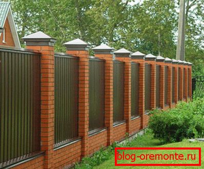 Огорожа з стінового профнастилу