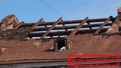 Зняття покрівельного покриття з скатної конструкції перед капітальним ремонтом