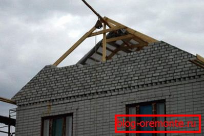 Пристрій щипцевій стіни після монтажу даху