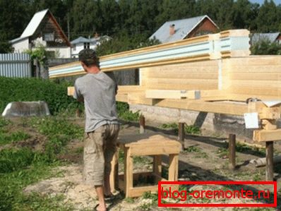 Брус з утеплювачем на будмайданчику Брус з утеплювачем на будмайданчику
