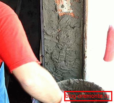 Нанесення розчину на укіс чим обробити укоси вхідних дверей