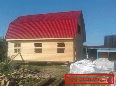 Дачний будинок з сухого бруса на завершальному етапі будівництва Дачний будинок з сухого бруса на завершальному етапі будівництва