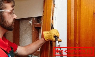 Демонтаж старой двери Демонтаж старой двери