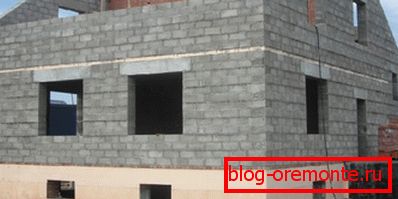 Для всіх будинків з блоків потрібно подальша фасадна обробка Для всіх будинків з блоків потрібно подальша фасадна обробка
