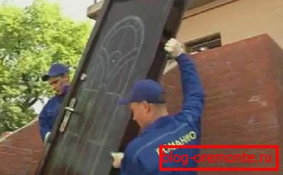 Такі двері в поодинці не встановиш двері вхідні поставити