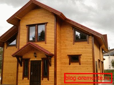 Двоповерховий будинок обшитий імітацією бруса. Двоповерховий будинок обшитий імітацією бруса.