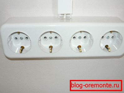 Фото встановленої розетки на чотири виходи Фото встановленої розетки на чотири виходи