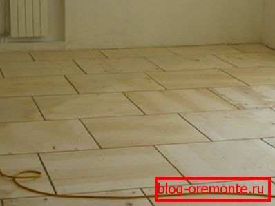 Фото вирівняного підлоги за допомогою деревно-шаруватої плити Фото вирівняного підлоги за допомогою деревно-шаруватої плити