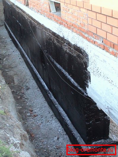 Хоч водонепроникність у В25 і висока, гідроізоляція все-таки не промісити Хоч водонепроникність у В25 і висока, гідроізоляція все-таки не промісити