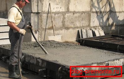 Використання підлогового агрегату для ущільнення суміші в формі. фото Використання підлогового агрегату для ущільнення суміші в формі. фото