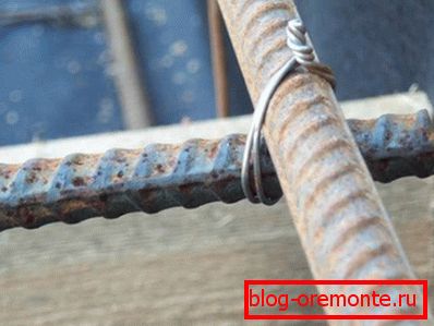 Використання дроту для фіксації армованих прутів Використання дроту для фіксації армованих прутів