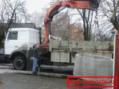 Через велику вагу такої продукції для її транспортування може знадобитися спеціальна техніка, яку потім застосовують і при монтажі Через велику вагу такої продукції для її транспортування може знадобитися спеціальна техніка, яку потім застосовують і при монтажі