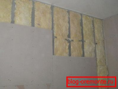 Як при установці вагонки, так і при монтажі гіпсокартону можна зробити додаткове утеплення Як при установці вагонки, так і при монтажі гіпсокартону можна зробити додаткове утеплення