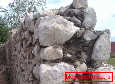 Кладка з дикого каменю Кладка з дикого каменю