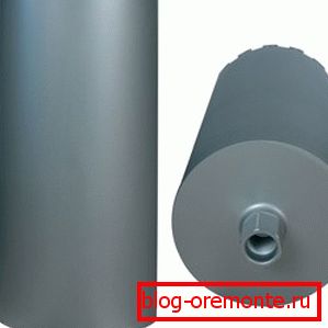 Коронка являє собою трубку з ріжучим торцем і кріпленням на хвостовій частині. Коронка являє собою трубку з ріжучим торцем і кріпленням на хвостовій частині.