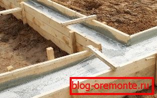 Легкий мелкозаглубленний стрічковий фундамент під керамзитобетонний будинок Легкий мелкозаглубленний стрічковий фундамент під керамзитобетонний будинок