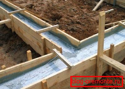 Стрічкове бетонну основу під будівлю Стрічкове бетонну основу під будівлю
