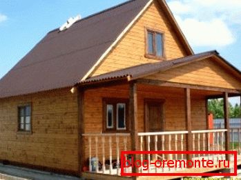 Любительське фото лазні з даного матеріалу з невеликою верандою Любительське фото лазні з даного матеріалу з невеликою верандою