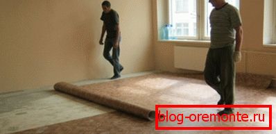 Любительське фото, процесу укладання лінолеуму на підлогу з бетону Любительське фото, процесу укладання лінолеуму на підлогу з бетону