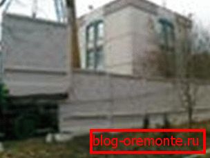 Монтаж проводиться за допомогою крана Монтаж проводиться за допомогою крана