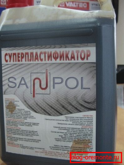 На фото – суперпластификатор для растворов На фото – суперпластификатор для растворов