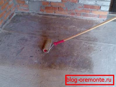 Нанесення грунтовки на цементне покриття Нанесення грунтовки на цементне покриття