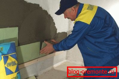 Нанесення спеціальних просочень доречно перед проведенням монтажу плитки Нанесення спеціальних просочень доречно перед проведенням монтажу плитки