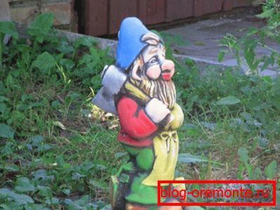 Деякі види подібних виробів також створюють з бетону, а не з гіпсу, але вони вимагають масу ручної роботи Деякі види подібних виробів також створюють з бетону, а не з гіпсу, але вони вимагають масу ручної роботи