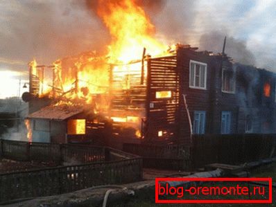 Незважаючи на антипіренові просочення, дерево залишається горючим. Незважаючи на антипіренові просочення, дерево залишається горючим.
