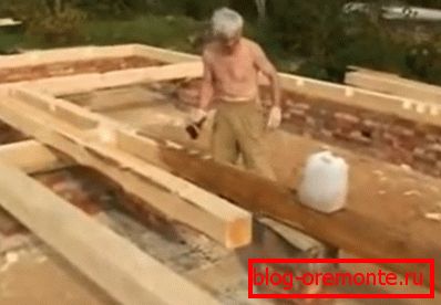 Нижній вінець і оклад обробляються просоченням Нижній вінець і оклад обробляються просоченням