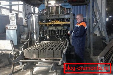 Устаткування для виготовлення керамзитобетонних блоків в роботі Устаткування для виготовлення керамзитобетонних блоків в роботі