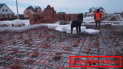 Від прокладених проводів тепло передається розчину Від прокладених проводів тепло передається розчину