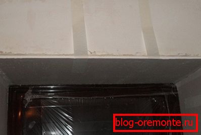 Оздоблення дверного отвору вхідних дверей за допомогою гіпсокартону Оздоблення дверного отвору вхідних дверей за допомогою гіпсокартону