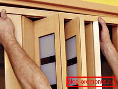 Панелі вставляються в направляючу Панелі вставляються в направляючу