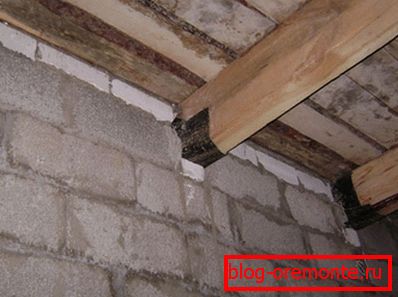 Перш ніж бетонувати або Муровано бруси в стіну їх необхідно захистити від впливу вологи Перш ніж бетонувати або Муровано бруси в стіну їх необхідно захистити від впливу вологи