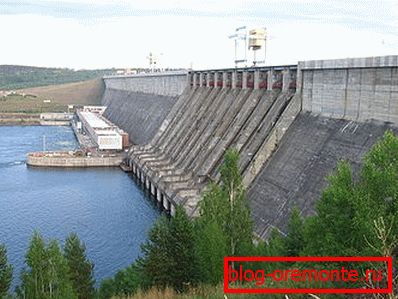 Приклад масивної гідротехнічної конструкції. Приклад масивної гідротехнічної конструкції.