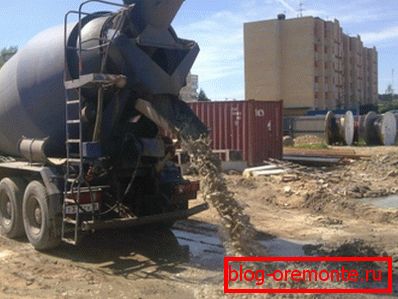 Привоз бетона в миксере Привоз бетона в миксере