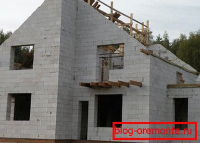 Проекти заміського будинку з газобетону в 1,5 поверху Проекти заміського будинку з газобетону в 1,5 поверху