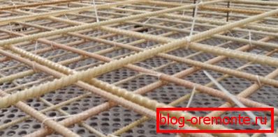Роботи з укладання композитного армопоясу набагато простіше, ніж при використанні металу Роботи з укладання композитного армопоясу набагато простіше, ніж при використанні металу
