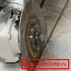 Розрізання бетону по наміченої лінії Розрізання бетону по наміченої лінії