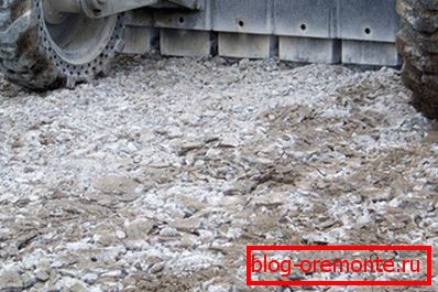 Руйнування бетонних підстав дороггідромолотом