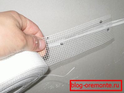 Обробка шва гіпсокартонної стелі Обробка шва гіпсокартонної стелі