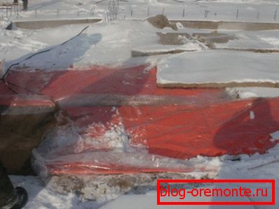 З моменту розпалубки починається стрімке охолодження моноліту. З моменту розпалубки починається стрімке охолодження моноліту.
