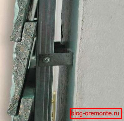 Схема кріплення панелей до вертикального металевого профілю Схема кріплення панелей до вертикального металевого профілю