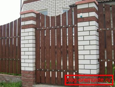 Паркан з брашірованная деревини Паркан з брашірованная деревини