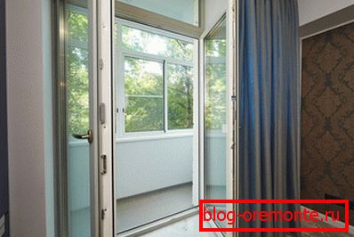Штульпова двері, що ведуть на балкон Штульпова двері, що ведуть на балкон