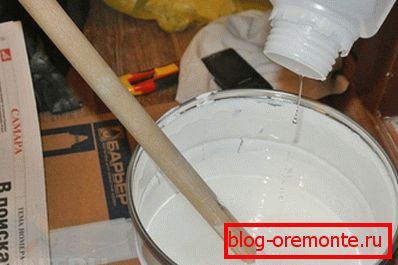 Змішуємо компоненти фарби згідно з інструкцією. Змішуємо компоненти фарби згідно з інструкцією.