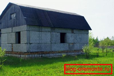 Будова з керамзитобетонних панелей Будова з керамзитобетонних панелей