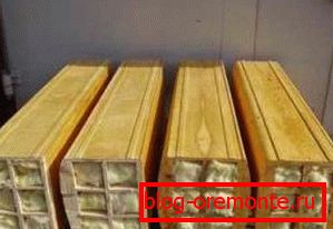 Існує брус з вже розміщених всередині утеплювачем, але його вартість дуже висока, а міцність залишає бажати кращого Існує брус з вже розміщених всередині утеплювачем, але його вартість дуже висока, а міцність залишає бажати кращого